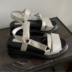 ❌SOLD❌ Suzanne Rae Velcro Sandal